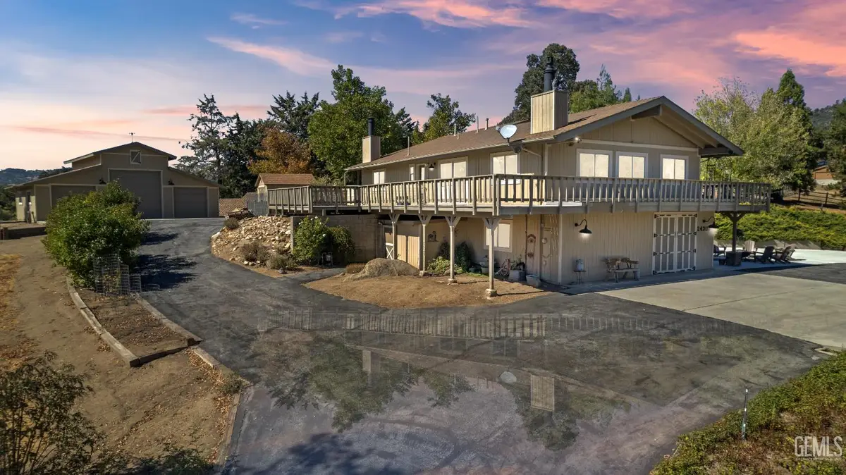 24301 SILVER CREEK WAY, Tehachapi, CA 93561 - Image #1