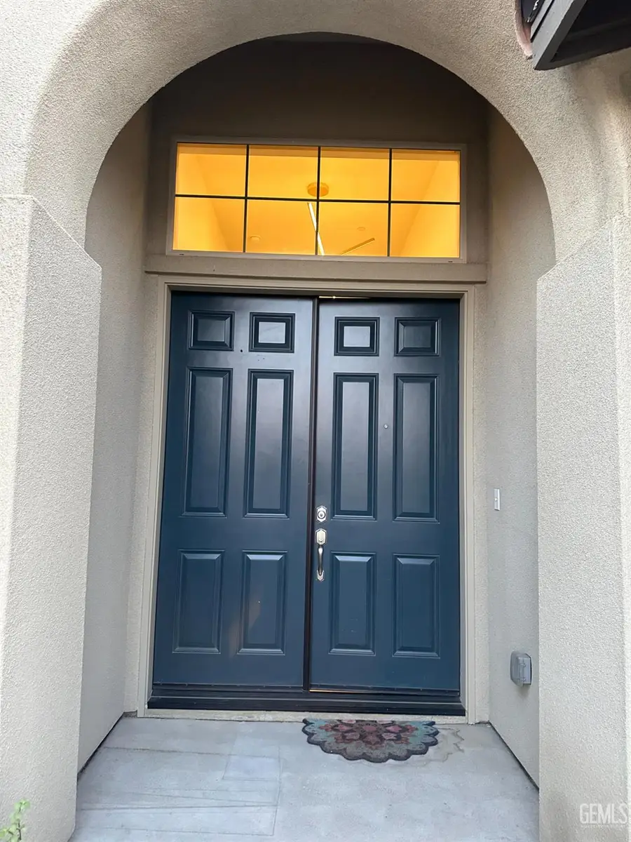11529 HOLLYBROOK LANE, Bakersfield, CA 93311 - Image #2