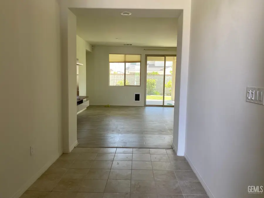 11529 HOLLYBROOK LANE, Bakersfield, CA 93311 - Image #3