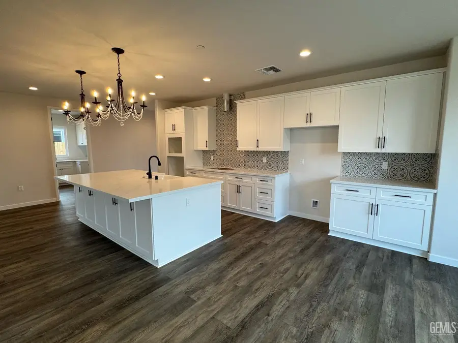 11110 ALCAZAR AVENUE, Bakersfield, CA 93311 - Image #2