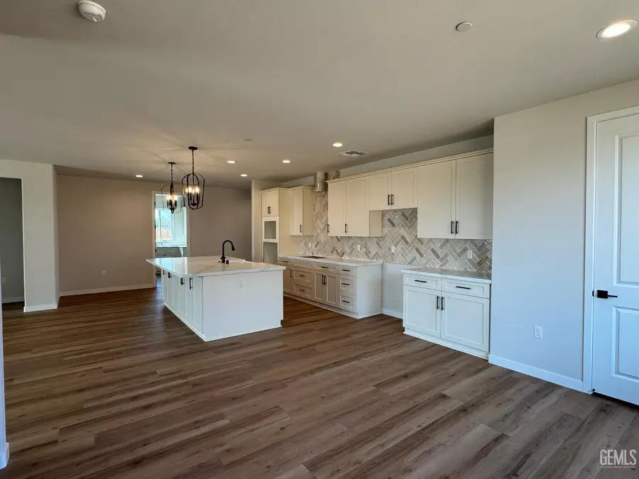 11215 ALCAZAR AVENUE, Bakersfield, CA 93311 - Image #3