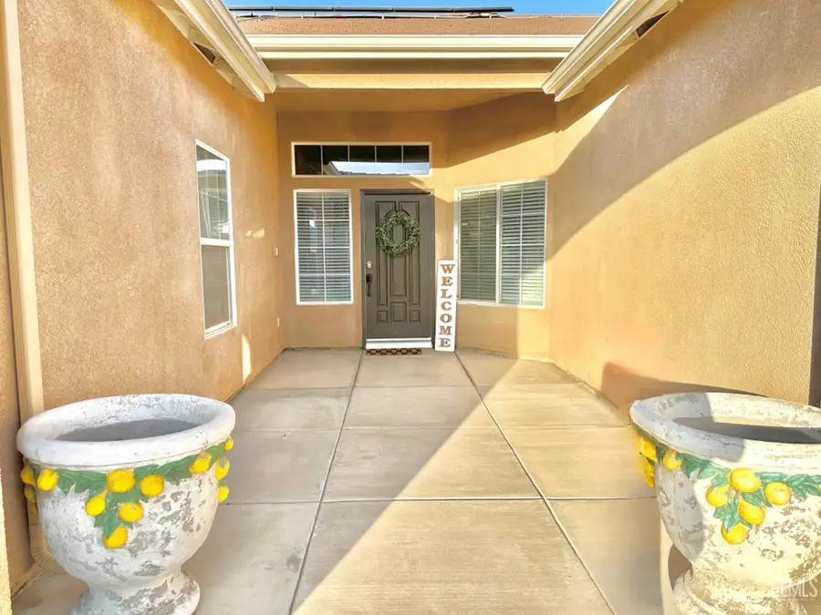 18 CLAUDIA AUTUMN DRIVE, Bakersfield, CA 93314 - Image #3