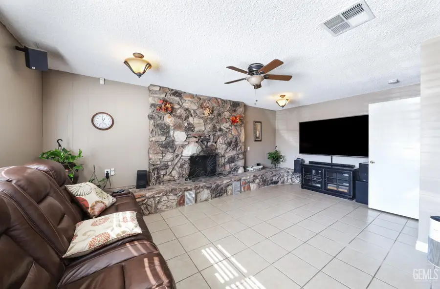 140 LANGFORD AVENUE, Arvin, CA 93203 - Image #3