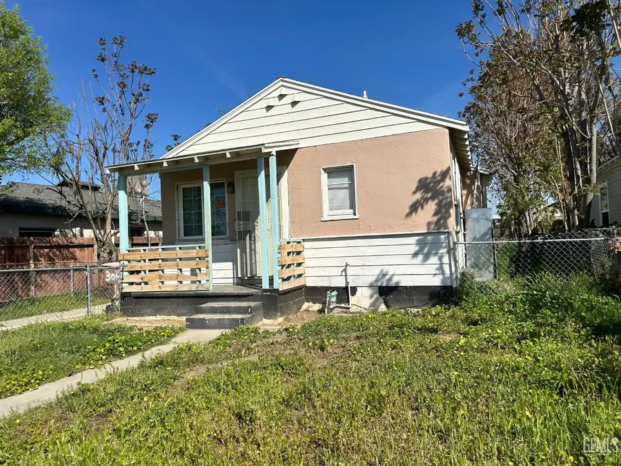 304 WOODROW AVENUE, Bakersfield, CA 93308 - #3