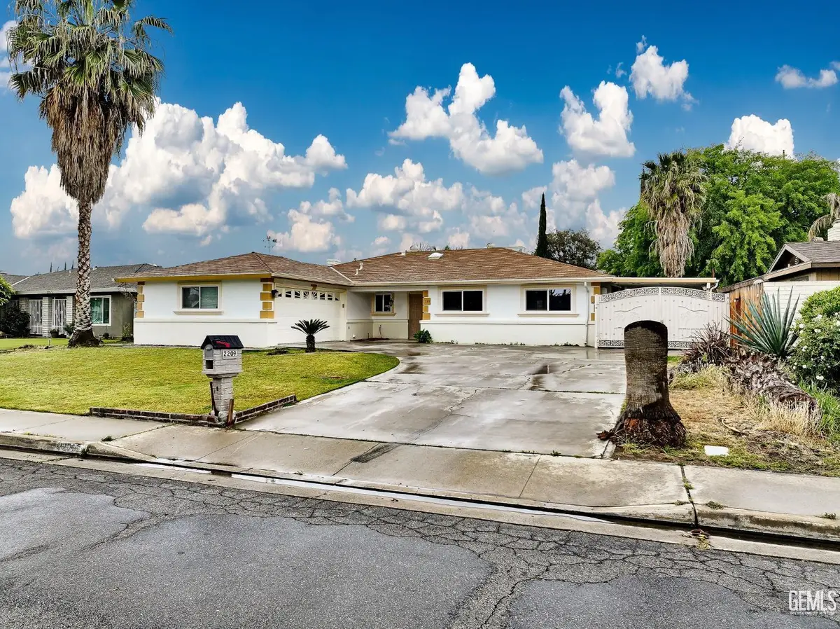 2209 WESTMINSTER DRIVE, Bakersfield, CA 93309 - Image #1