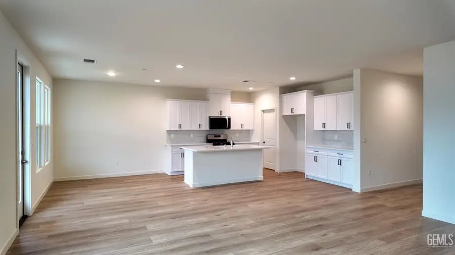 8417 ESTES PARK STREET, Bakersfield, CA 93314 - Image #2