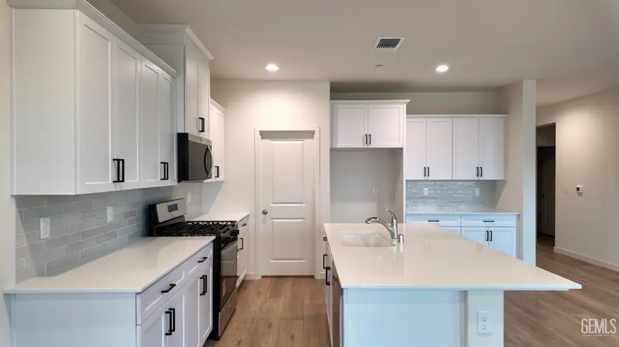 8417 ESTES PARK STREET, Bakersfield, CA 93314 - Image #3