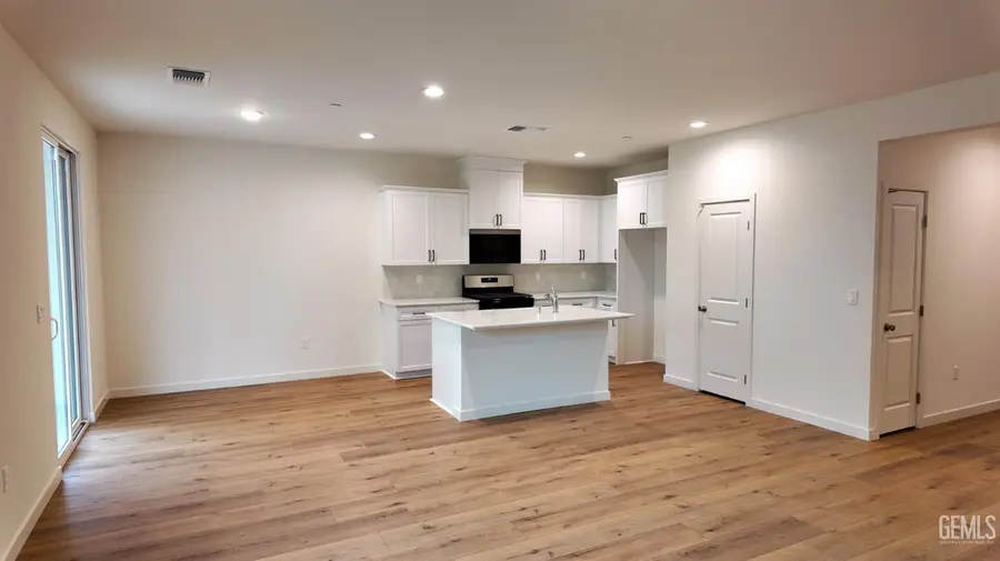 8307 ESTES PARK STREET, Bakersfield, CA 93314 - Image #2