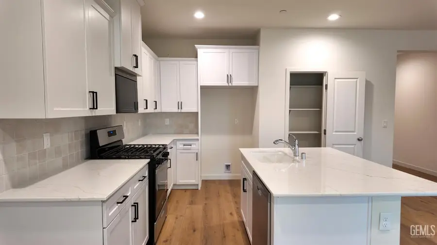 8307 ESTES PARK STREET, Bakersfield, CA 93314 - Image #3