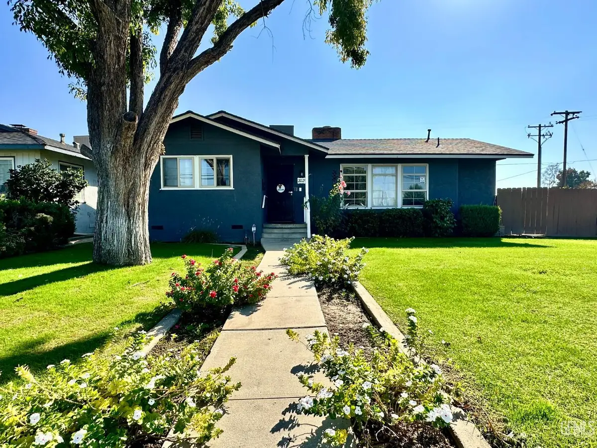 2021 BELLE TERRACE, Bakersfield, CA 93304 - Image #1