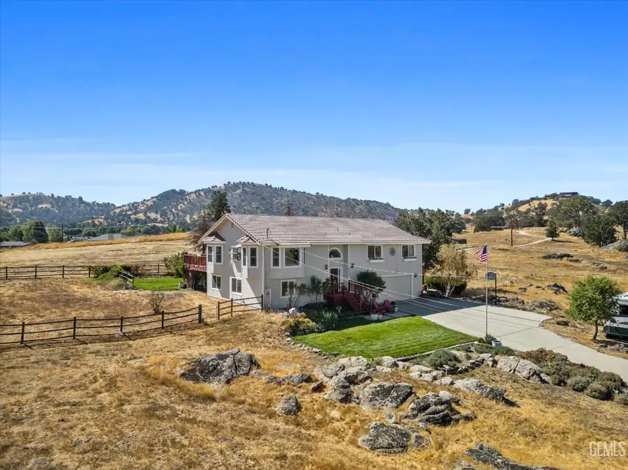 28360 BURNING TREE DRIVE, Tehachapi, CA 93561 - Image #3