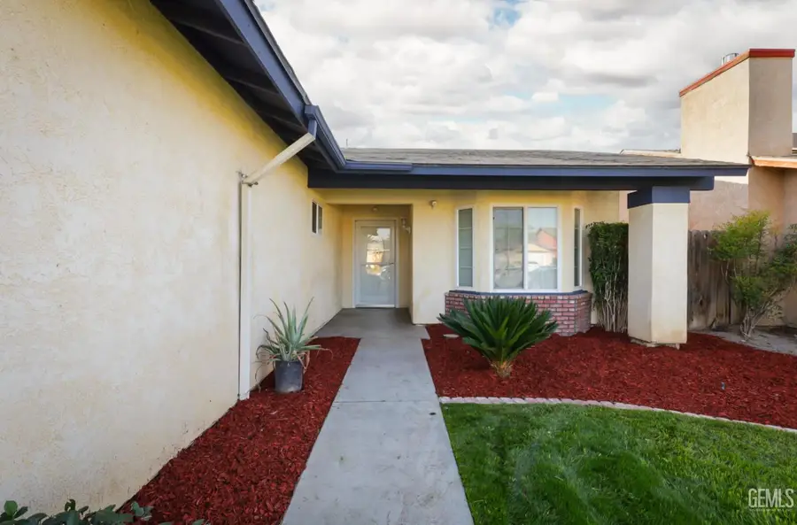 6709 PAULINE COURT, Bakersfield, CA 93307 - Image #3