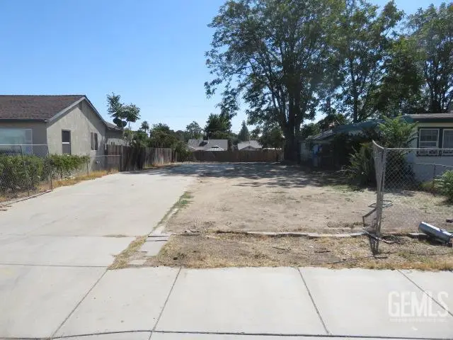 113 E HARDING AVENUE, Bakersfield, CA 93308 - Image #1