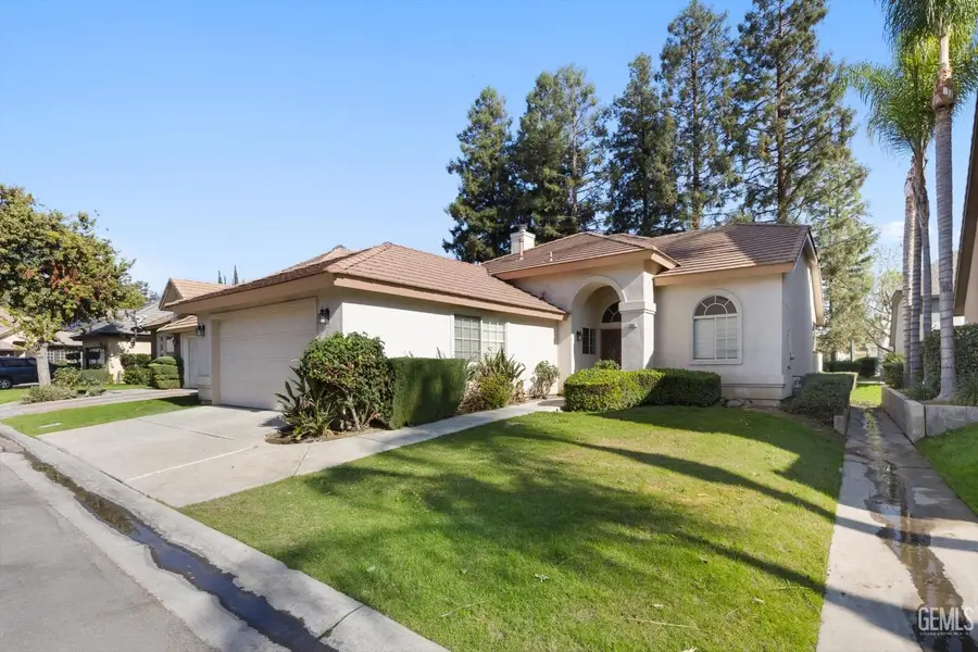 134 STOCKDALE CIRCLE, Bakersfield, CA 93309 - Image #2