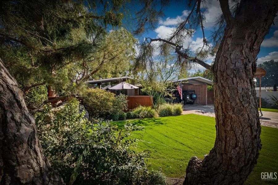 944 FAIRWAY DRIVE, Bakersfield, CA 93309 - Image #2