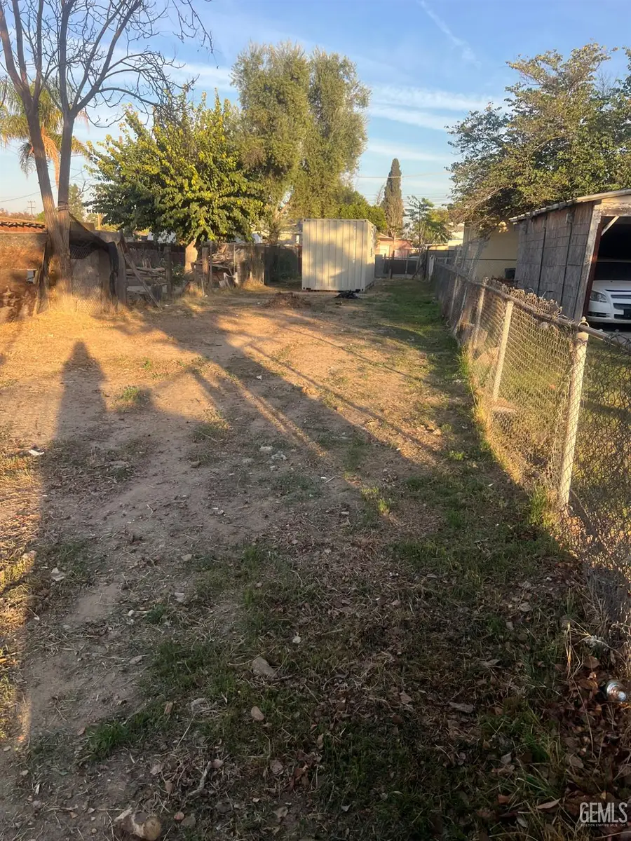 809 S KERN STREET, Bakersfield, CA 93307 - Image #2
