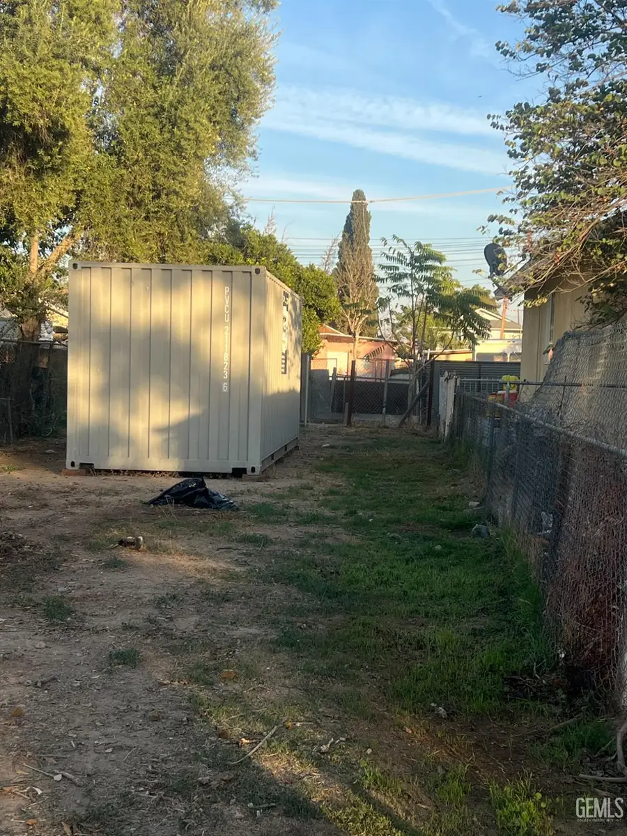 809 S KERN STREET, Bakersfield, CA 93307 - Image #3