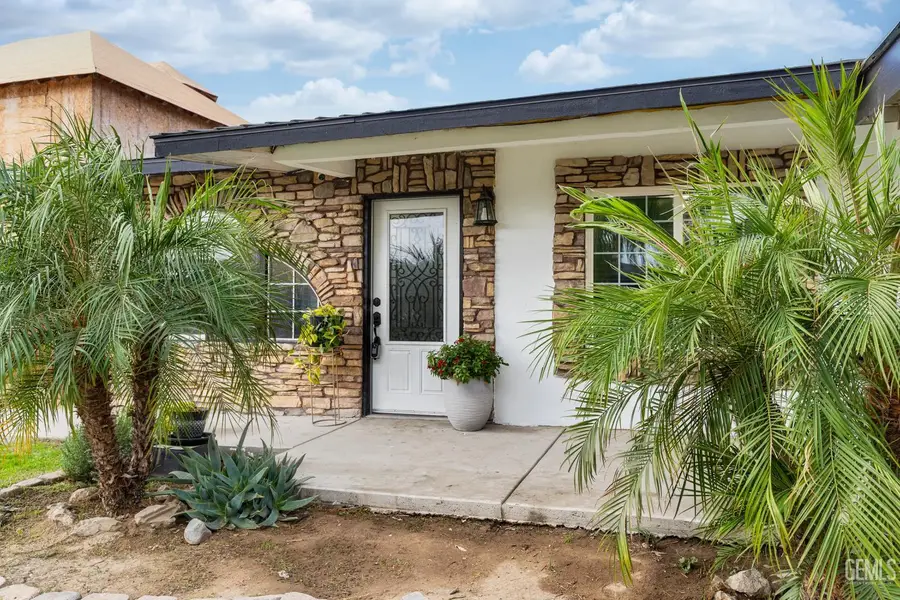 504 RICHARDS AVENUE, Bakersfield, CA 93307 - Image #2