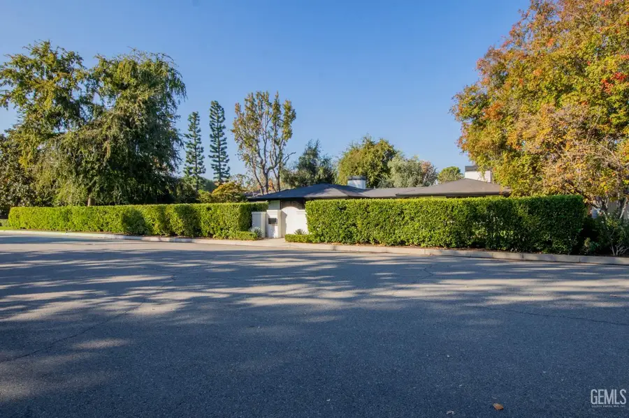 2221 MYRTLE STREET, Bakersfield, CA 93301 - Image #3