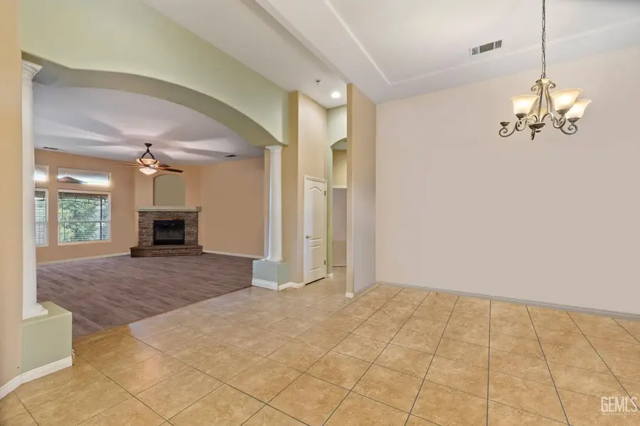 10407 GAINSBOROUGH COURT, Bakersfield, CA 93312 - Image #3