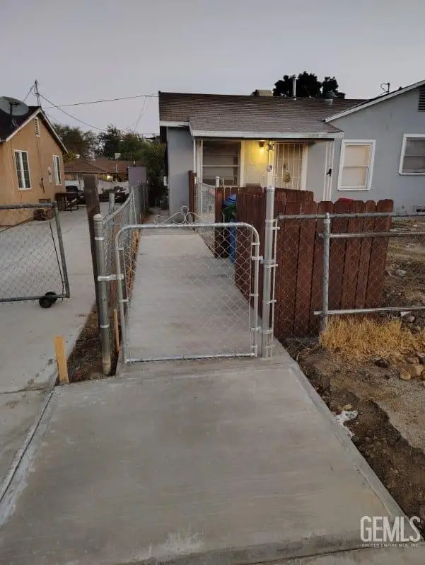 924 HEIGHT STREET, Bakersfield, CA 93305 - Image #2