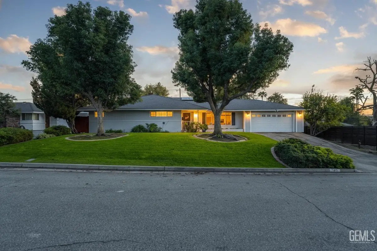 1811 COUNTRY CLUB DRIVE, Bakersfield, CA 93306 - Image #1