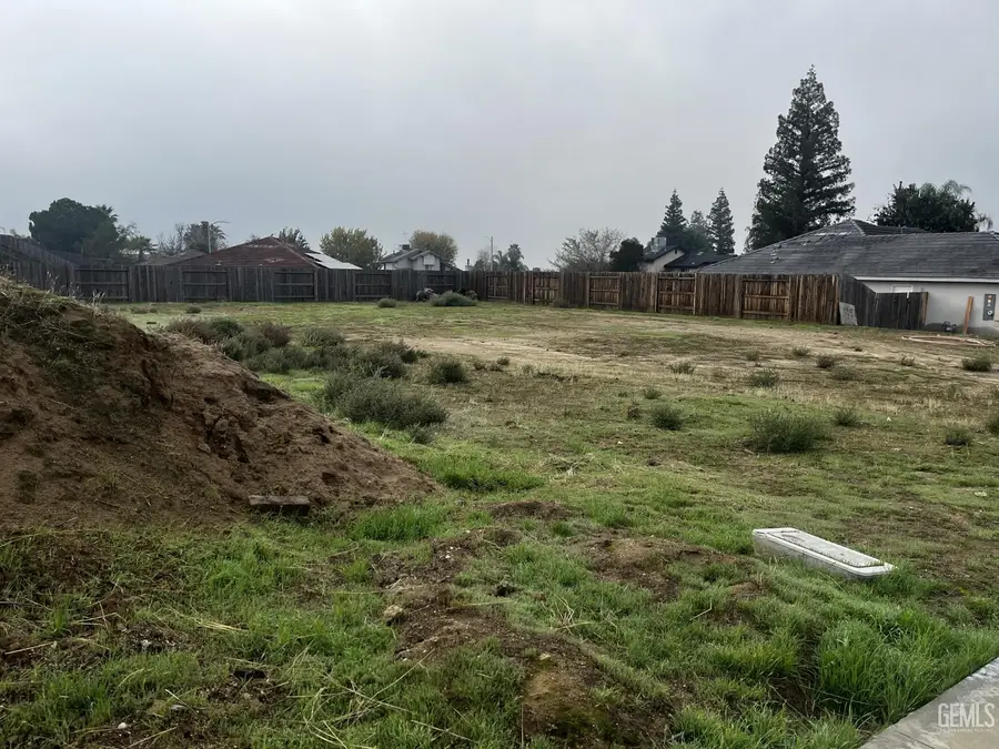 7001 AUTUMN RIDGE DRIVE, Bakersfield, CA 93306 - Image #3