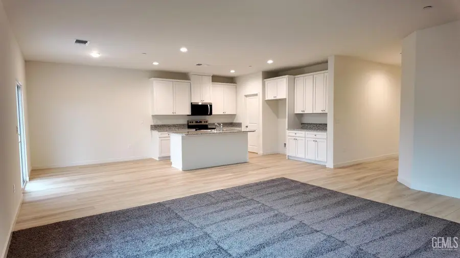 1614 HOBBS LANE, Bakersfield, CA 93307 - Image #2