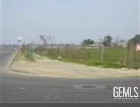 900 E PLANZ RD, Bakersfield, CA 93307 - #3