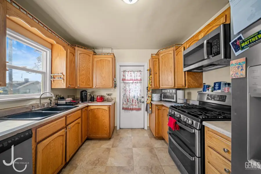 1601 HOWARD AVENUE, Bakersfield, CA 93308 - Image #2