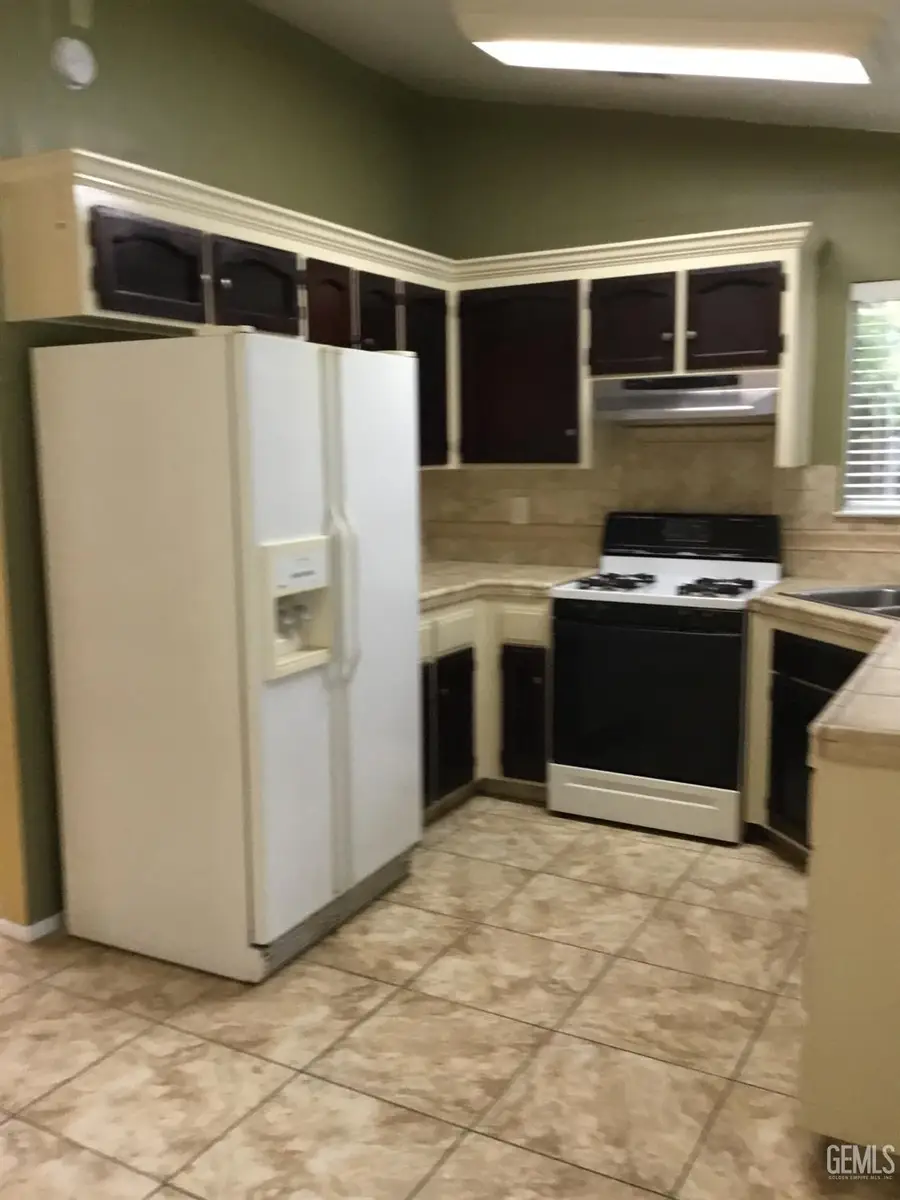 4611 GARDENWOOD LANE, Bakersfield, CA 93309 - Image #3