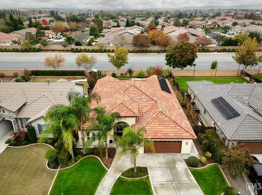 10225 AZIMUTH ST, Bakersfield, CA 93306 - Image #2