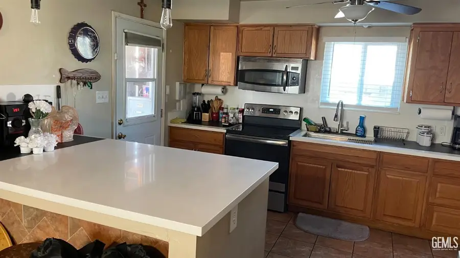 2512 BLACKSTONE COURT, Bakersfield, CA 93304 - Image #3