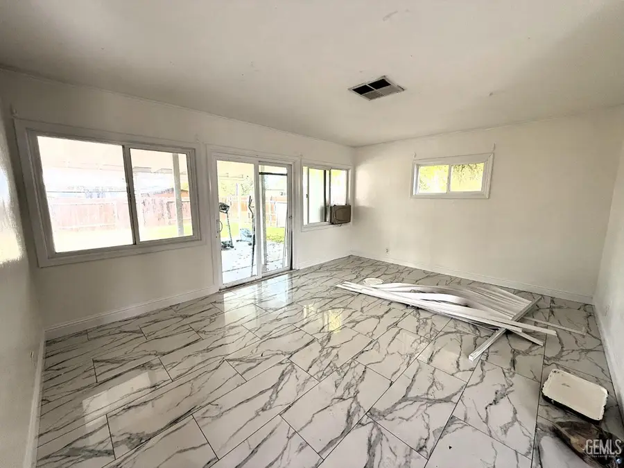 513 PROSSER AVENUE, Bakersfield, CA 93309 - Image #2