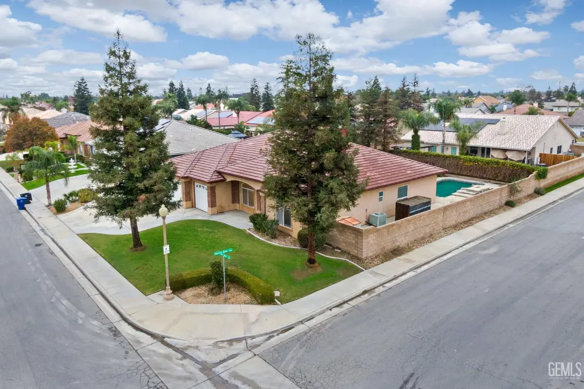 3302 MEDALLION ROSE AVENUE, Bakersfield, CA 93313 - Image #1