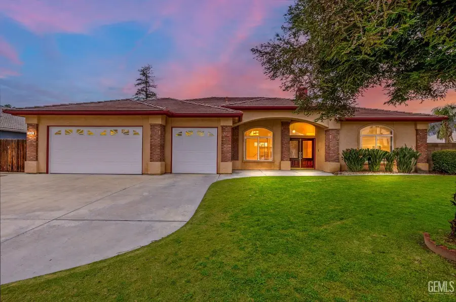 3302 MEDALLION ROSE AVENUE, Bakersfield, CA 93313 - Image #3