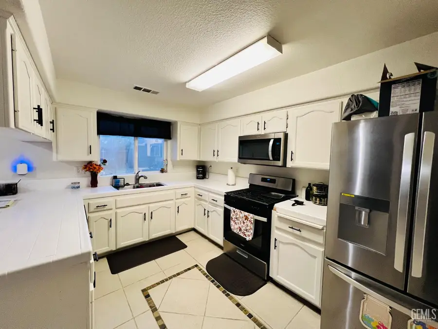 1957 GREENBRIER COURT, Wasco, CA 93280 - Image #3