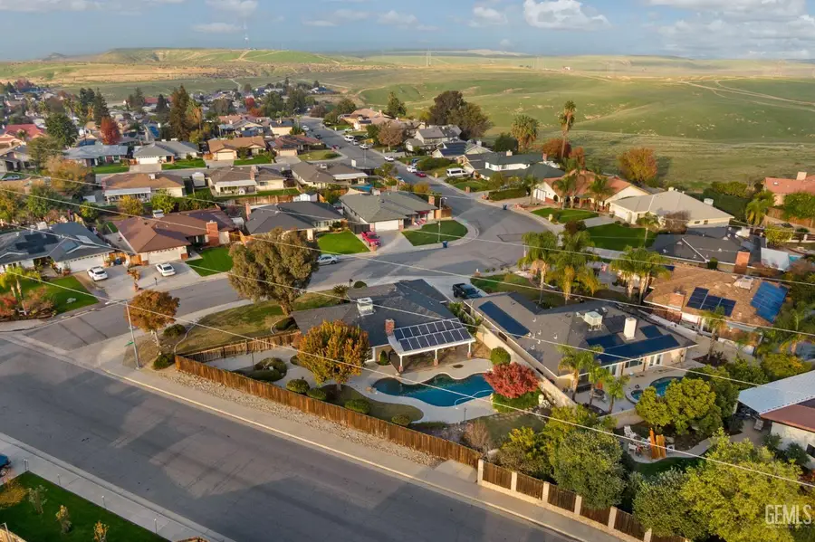 6001 MEADOW GLEN WAY, Bakersfield, CA 93306 - Image #3