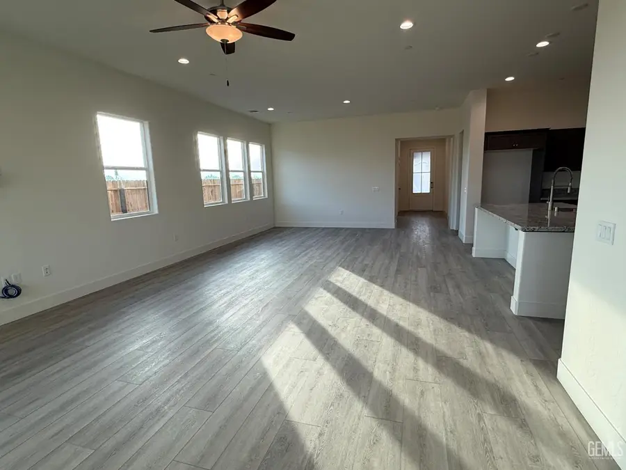 6702 WANDERER WAY, Bakersfield, CA 93314 - Image #3