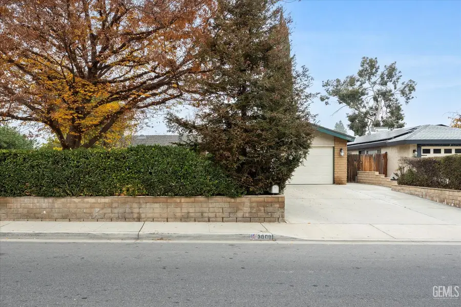 3008 N HALF MOON DRIVE, Bakersfield, CA 93309 - Image #2