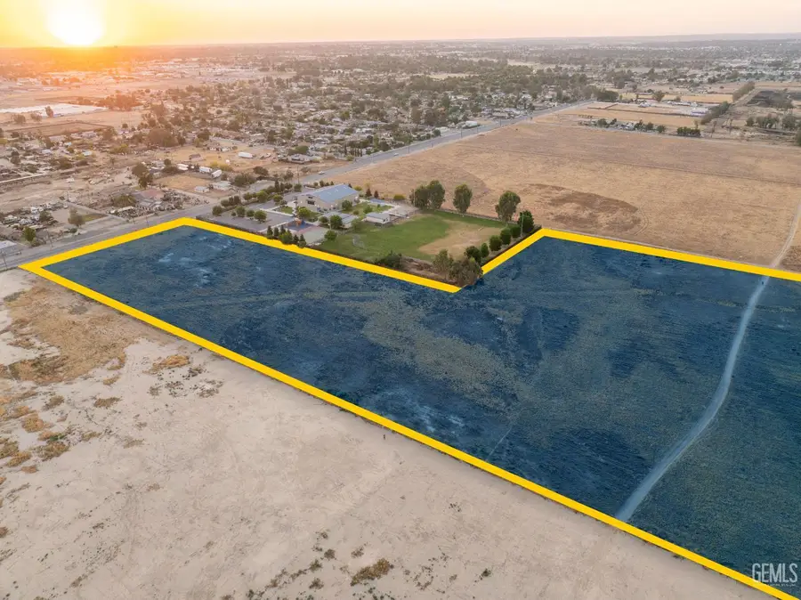 2826 COTTONWOOD ROAD, Bakersfield, CA 93307 - #3