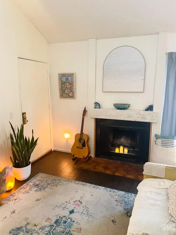 8221 LANGDON #204, Van Nuys, CA 91406