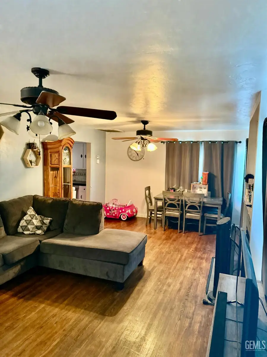 3204 HOLLINS STREET, Bakersfield, CA 93305 - Image #3