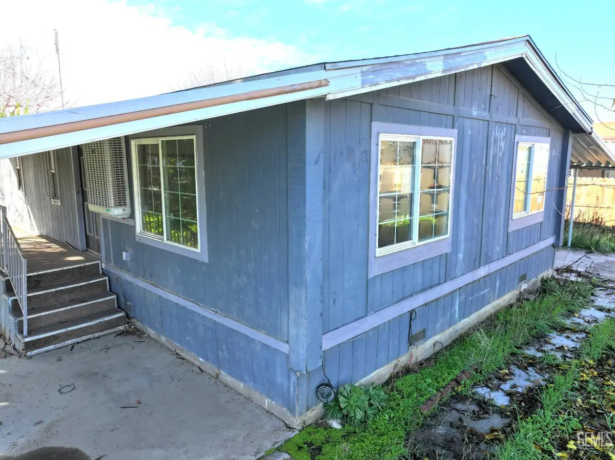 142 W 11TH PLACE, Delano, CA 93215 - Image #1