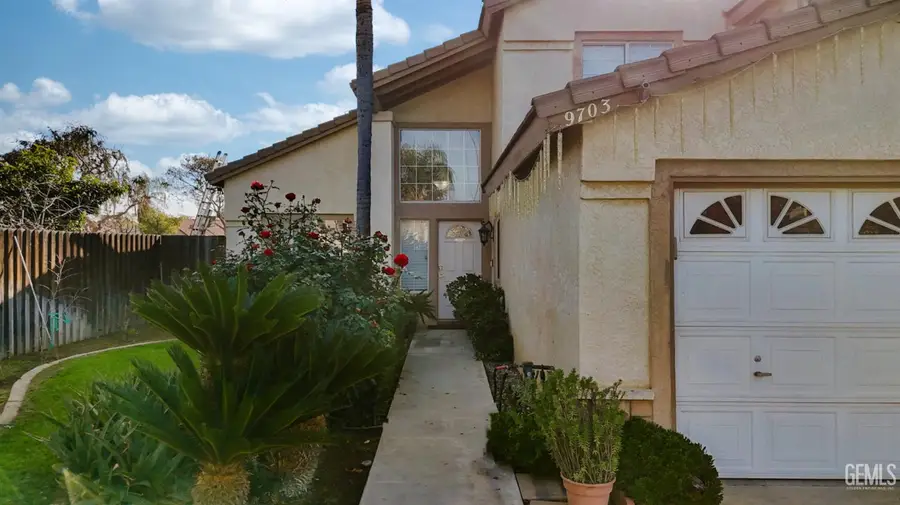 9703 TOUCHSTONE DR, Bakersfield, CA 93311 - Image #2