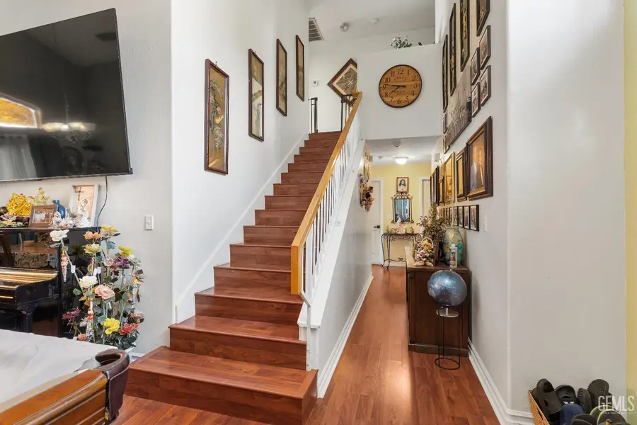 9703 TOUCHSTONE DR, Bakersfield, CA 93311 - Image #3