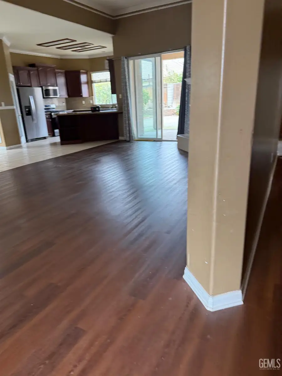 2802 SILVER SHORE LANE, Bakersfield, CA 93313 - Image #2