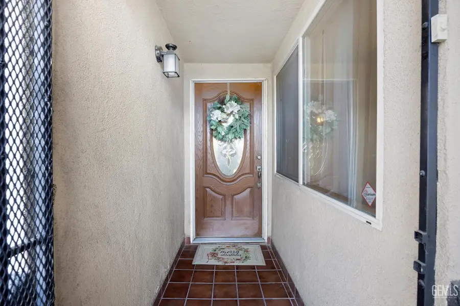 3820 SANDRA DRIVE, Bakersfield, CA 93304 - Image #3