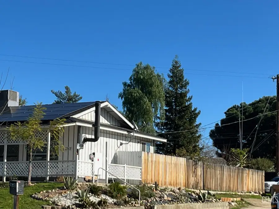 1757 OSWELL ST, Bakersfield, CA 93306 - Image #2