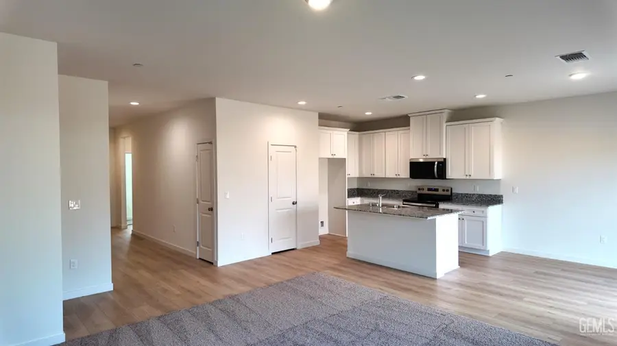 1518 HOBBS LANE, Bakersfield, CA 93307 - Image #2